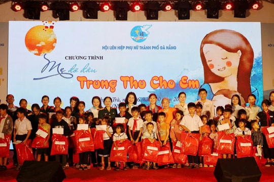 Trao 80 suất quà Trung thu cho thiếu nhi xã Phước Trà