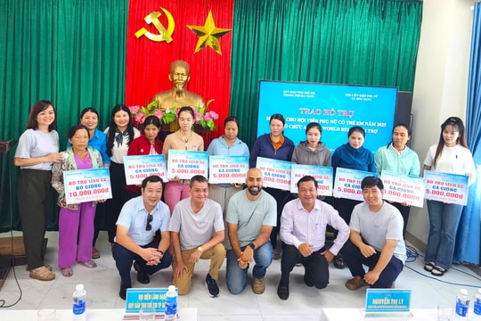 Trao sinh kế cho phụ nữ khó khăn tại xã Hòa Vang