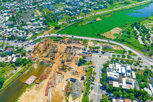 Bên dòng sông Cổ Cò