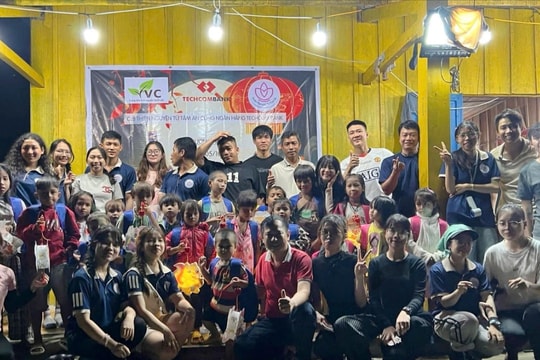 Thắp sáng yêu thương nơi vùng cao Trà Leng