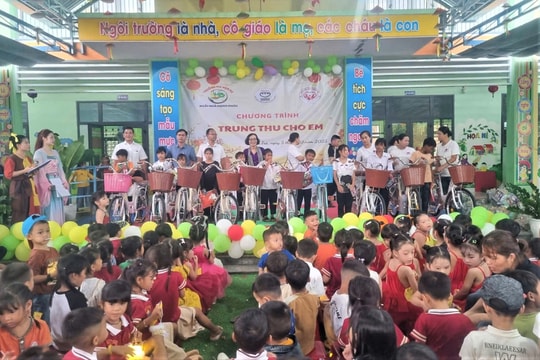 Trao hơn 2.400 suất quà Trung thu cho trẻ em vùng khó khăn