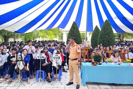 Tuyên truyền an toàn giao thông cho giáo viên và học sinh khu vực miền núi