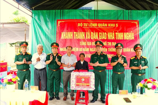 Bàn giao nhà tình nghĩa cho hộ gia đình chính sách tại xã Trà Tân