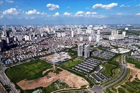 Thủ tướng Chính phủ yêu cầu quyết liệt thực hiện các giải pháp để tăng nguồn cung, giảm giá nhà ở, bất động sản