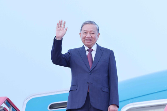 Party leader sets foot in Pyongyang for state visit to DPRK