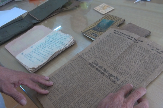 Phát hiện tập tài liệu cũ nghi của cán bộ cách mạng tại xã Thăng An