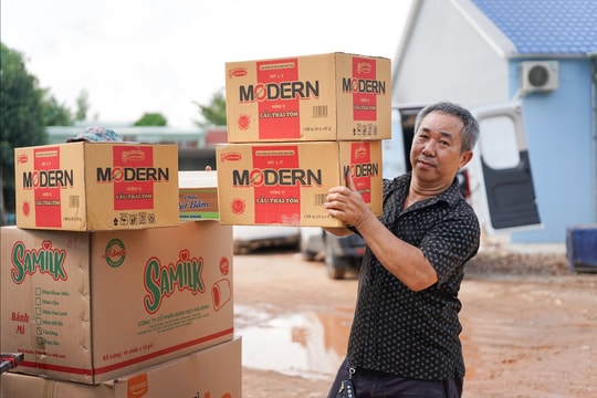 Người dân Đà Nẵng gửi yêu thương về vùng lũ