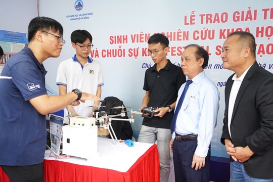 Đại học Đà Nẵng trao giải thưởng Sinh viên nghiên cứu khoa học năm học 2024 - 2025