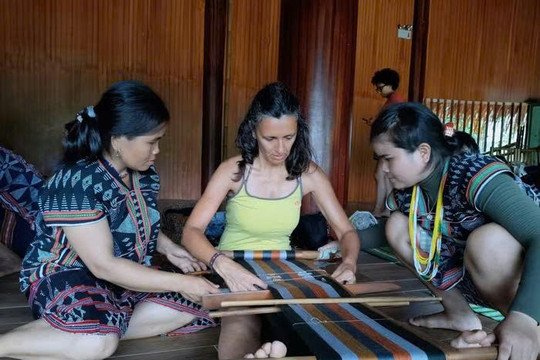 Experiencing Co Tu culture in Bhohoong community - based tourism village