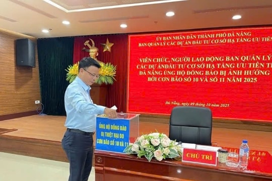 Ban Quản lý các dự án đầu tư cơ sở hạ tầng ưu tiên thành phố Đà Nẵng ủng hộ đồng bào bị thiệt hại do bão lũ