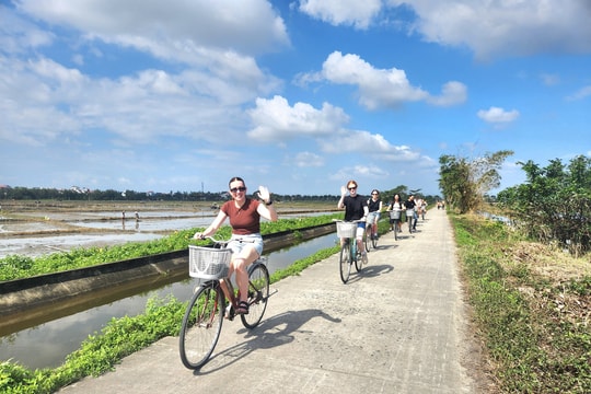 Hai mặt của vinh danh điểm đến