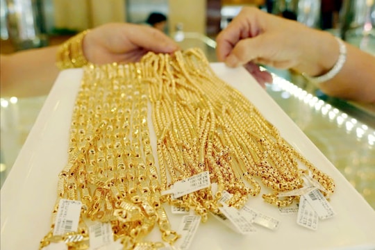 Giá vàng chiều nay 13/10/2025: Giá vàng nhẫn, vàng SJC, DOJI, Mi Hồng, PNJ cập nhật mới nhất