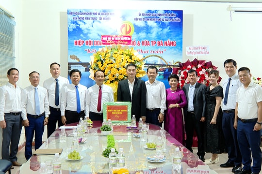 Phó Bí thư Thường trực Thành ủy Nguyễn Đình Vĩnh động viên cộng đồng doanh nghiệp nhỏ và vừa của thành phố Đà Nẵng