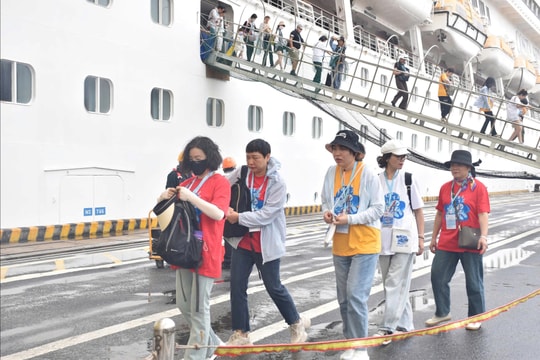 Hướng đến trung tâm du lịch tàu biển khu vực