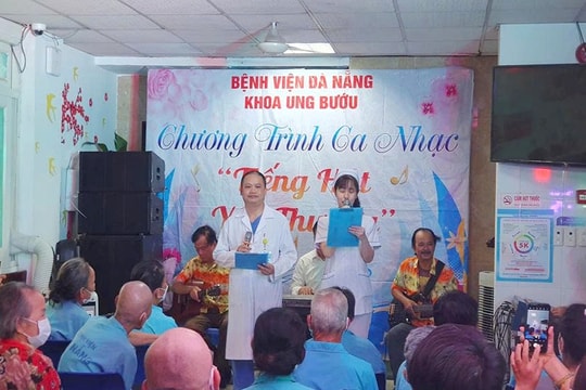 Kết nối trái tim từ mô hình “Tiếng hát yêu thương” tại Bệnh viện Đà Nẵng