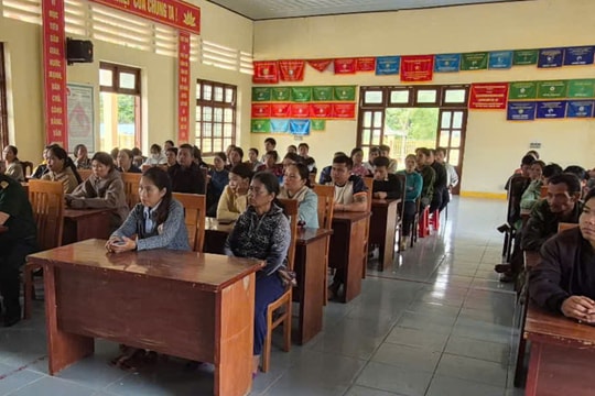 Người dân xã La Êê học kỹ thuật trồng trọt, chăn nuôi