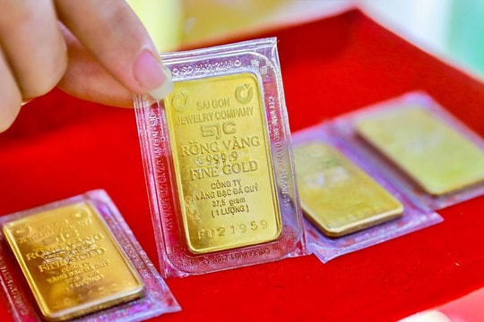 Giá vàng tối nay 15/10/2025: Giá vàng nhẫn, vàng SJC, DOJI, PNJ, Mi Hồng, vàng thế giới cập nhật mới nhất