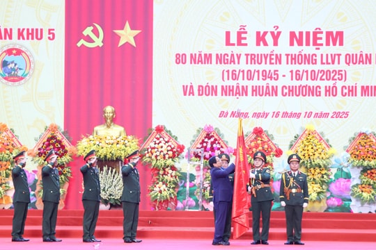 Lực lượng vũ trang Quân Khu 5 đón nhận Huân chương Hồ Chí Minh lần thứ 3