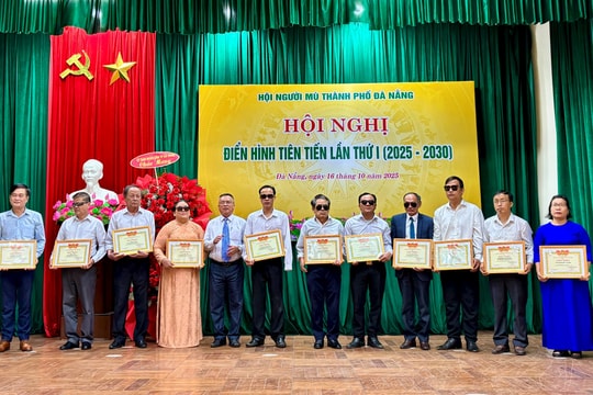 Hội Người mù thành phố Đà Nẵng tuyên dương, khen thưởng  2 tập thể và 30 cá nhân