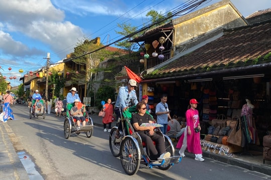 Nỗi lo nhà cổ mùa mưa bão