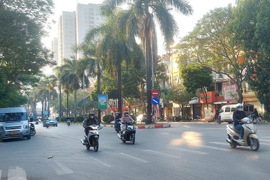 Dự báo thời tiết hôm nay 17/10/2025: Miền Bắc sắp chuyển lạnh, miền Trung mưa lớn