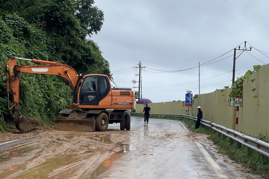 Mưa to miền Trung kéo dài, Cục Đường bộ Việt Nam chỉ đạo ứng phó