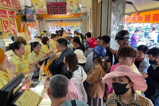 Giá vàng chiều nay 18/10/2025: Giá vàng nhẫn, vàng SJC, DOJI, PNJ, Mi Hồng, vàng thế giới cập nhật mới nhất