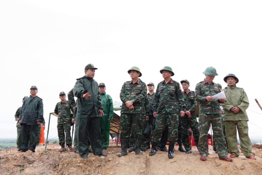 Bộ Tư lệnh Quân khu 5 khảo sát khu vực quy hoạch xây dựng thao trường huấn luyện