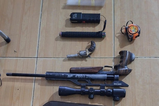 Tạm giữ hai đối tượng mua bán, sử dụng trái phép ma túy tại xã Tây Hồ