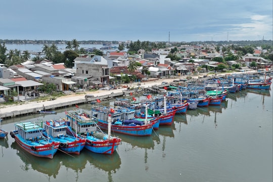 Các xã miền núi và ven biển chủ động ứng phó mưa lớn kéo dài do ảnh hưởng của bão số 12