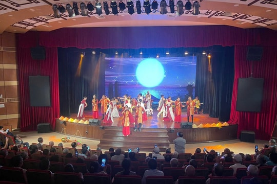 Thêm cánh cửa cho nghệ thuật biểu diễn