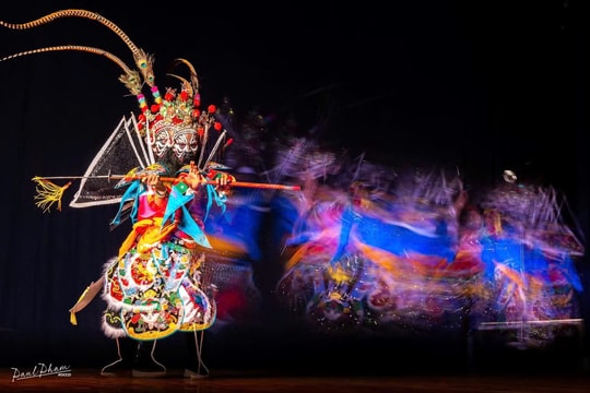 Trao truyền di sản tiền nhân