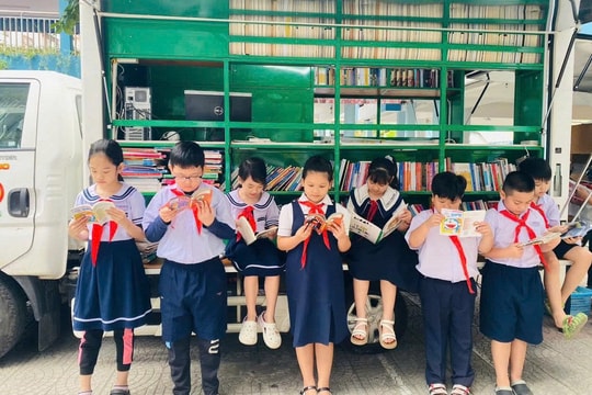 Đọc sách mọi lúc mọi nơi