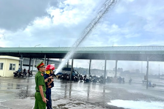 Diễn tập phương án chữa cháy và cứu nạn cứu hộ tại Âu thuyền và Cảng cá Thọ Quang