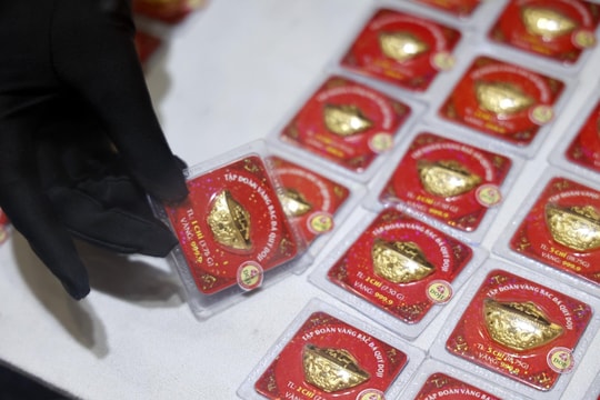 Giá vàng tối nay 21/10/2025: Giá vàng SJC, BTMC, PNJ, Mi Hồng, vàng nhẫn, vàng thế giới
