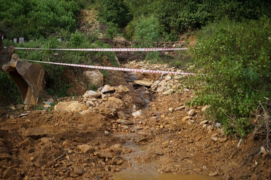 Khẩn trương khắc phục sạt lở tại Nghĩa trang Hòa Sơn