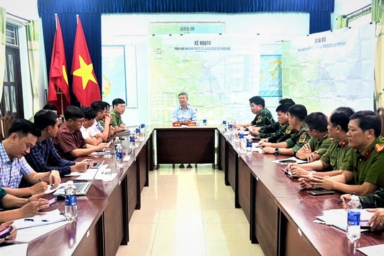 Phó Chủ tịch UBND thành phố Hồ Quang Bửu kiểm tra công tác ứng phó bão số 12