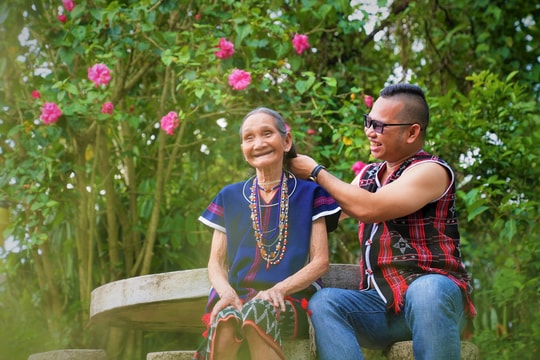Ngọn lửa bản sắc trên không gian số