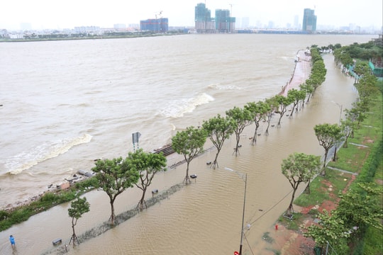 Bão số 12 di chuyển chậm, đề phòng mưa lớn