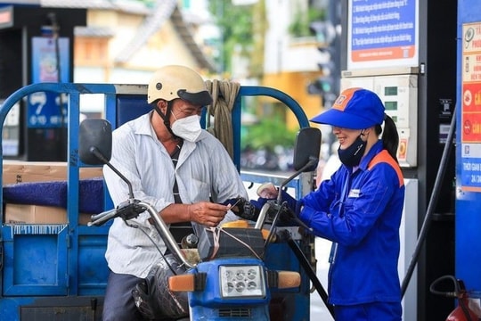 Giá xăng dầu đồng loạt giảm