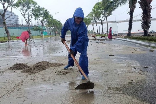 Khẩn trương khắc phục hư hại trên vỉa hè đường Như Nguyệt