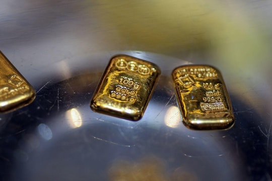 Cập nhật giá vàng thế giới chiều nay 24/10 chạm mức 4.064,8 USD/ounce