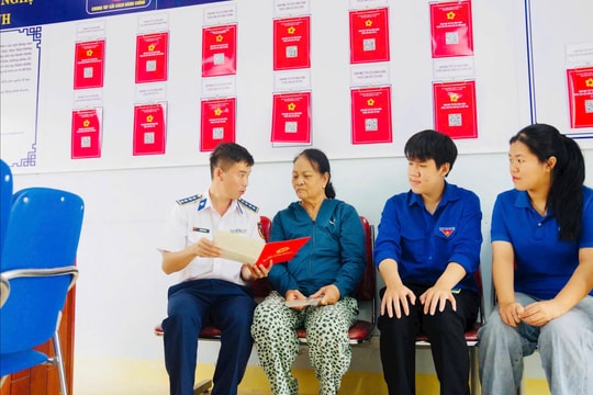 Khi “bình dân học vụ số” đến với lính trẻ cảnh sát biển