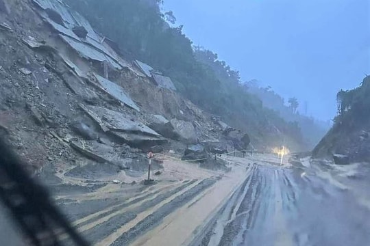 Miền núi xuất hiện nhiều điểm sạt lở do mưa lớn