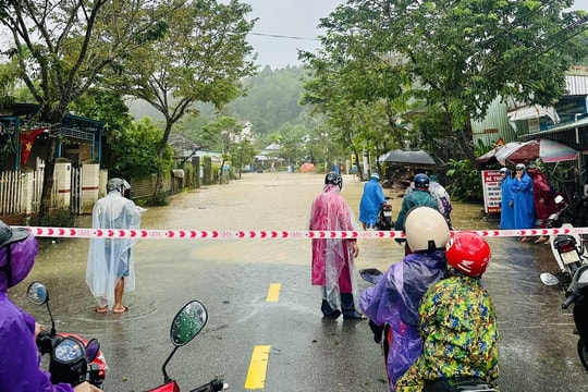 Đà Nẵng ủy quyền cho cơ sở quyết định việc nghỉ học để phòng tránh mưa lũ