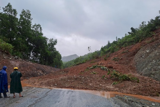 Người dân xã Phước Hiệp gặp khó khăn do sạt lở