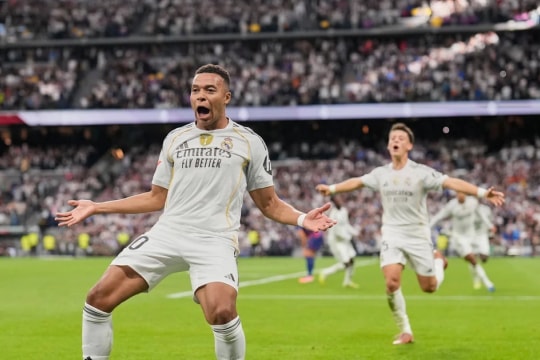 Real Madrid đánh bại Barcelona ở trận 'Siêu kinh điển'
