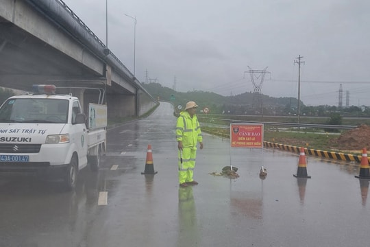 Xuất hiện vết nứt hàng chục mét trên cao tốc La Sơn - Túy Loan