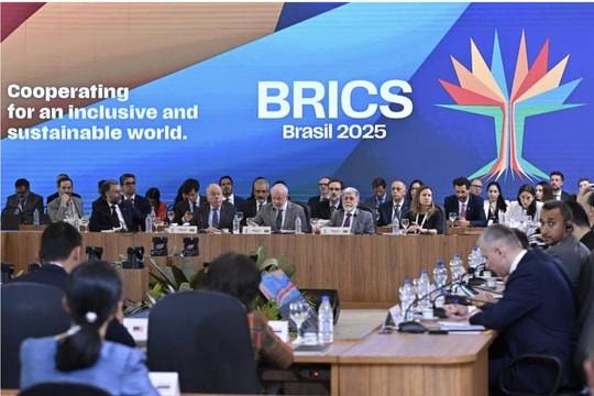 BRICS, Trung Quốc và kiến trúc tài chính riêng