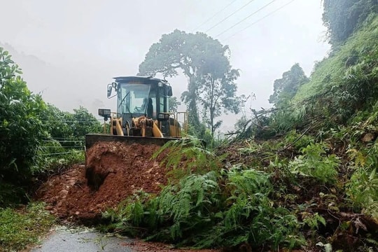 UBND thành phố Đà Nẵng yêu cầu tập trung ứng phó và khắc phục hậu quả do mưa lũ, sạt lở đất đá